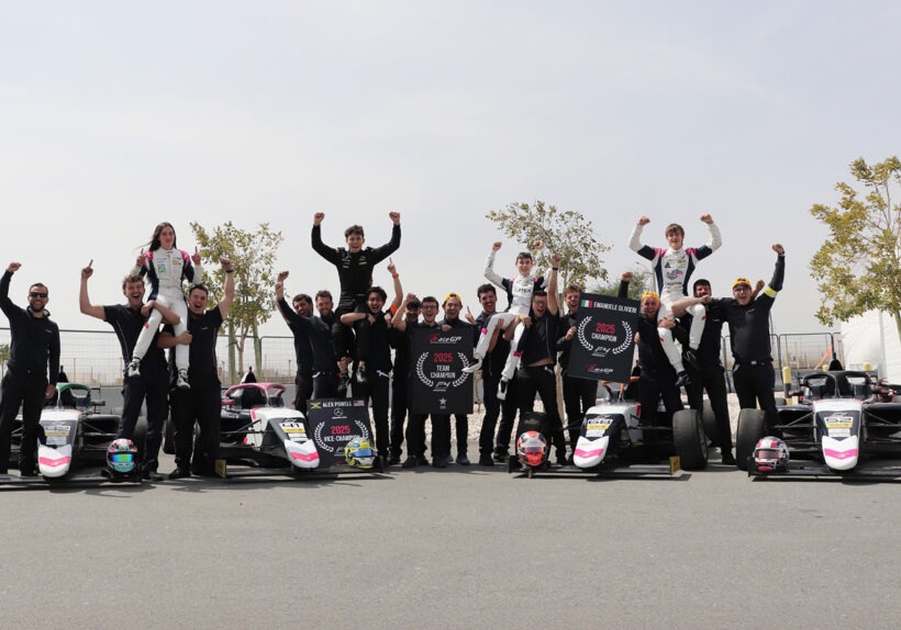 Team photo R-ace GP F4 Middle East 2025